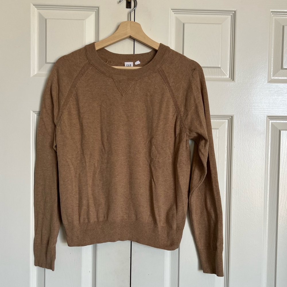 Gap crew sweater, size medium, light brown/tan